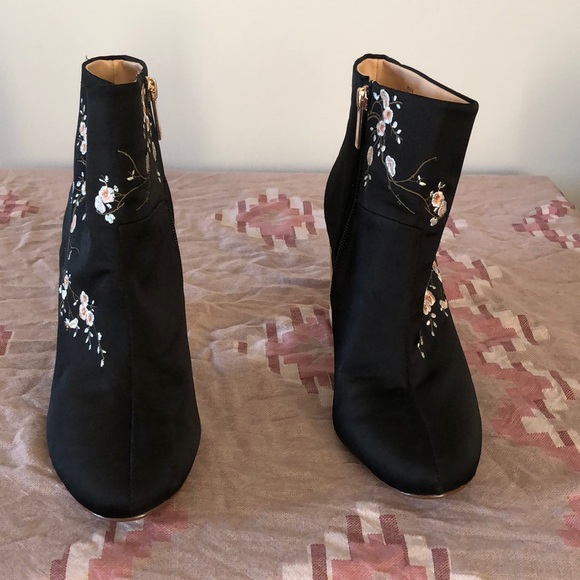 Shoes - Picture 2 of 3